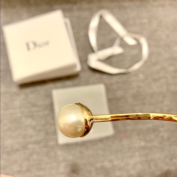 Dior faux pearl gold open bangle cuff - Picture 5 of 6